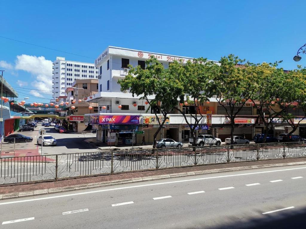 Hotel Holiday Kota Kinabalu Extérieur photo