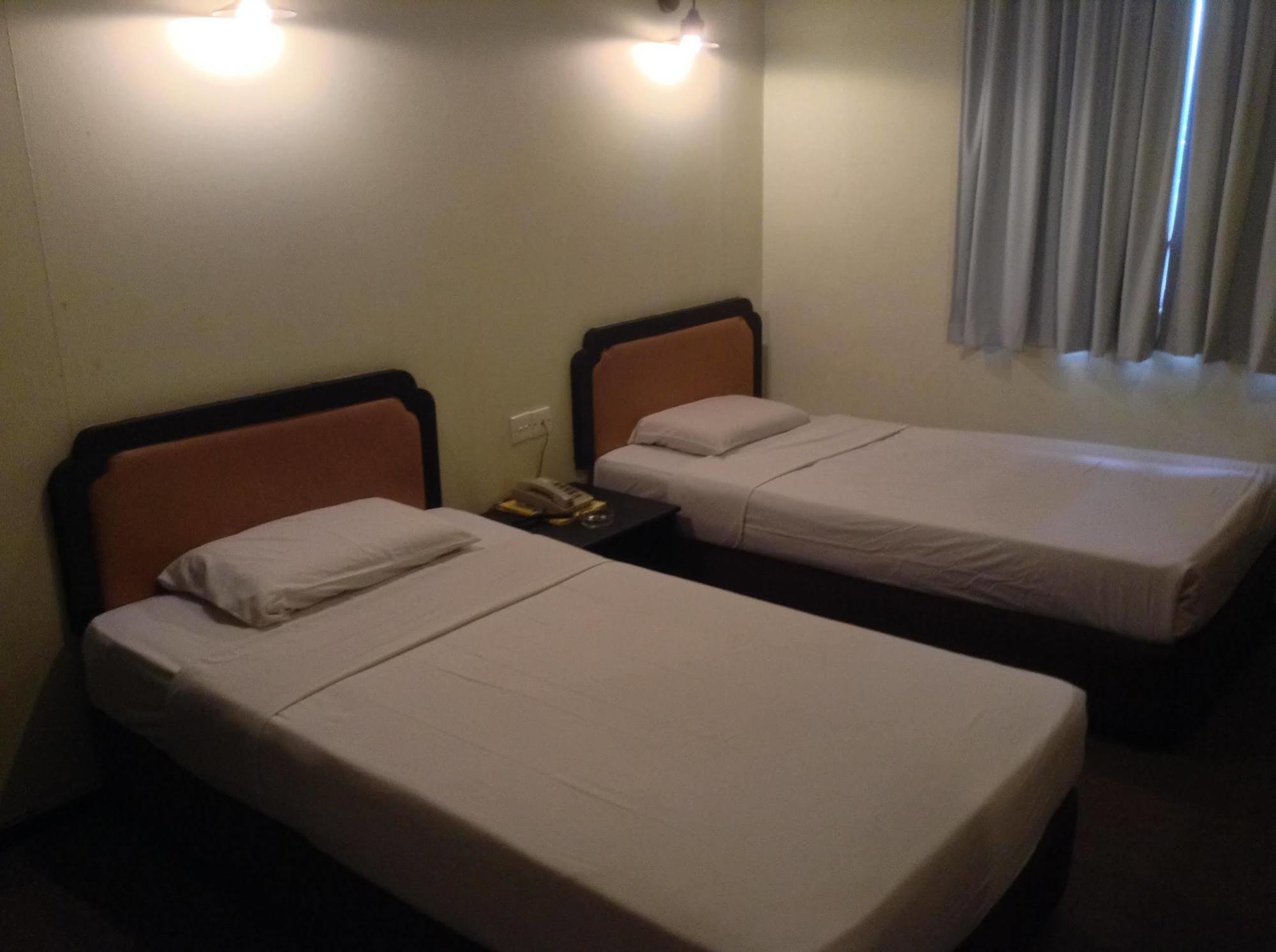 Hotel Holiday Kota Kinabalu Extérieur photo